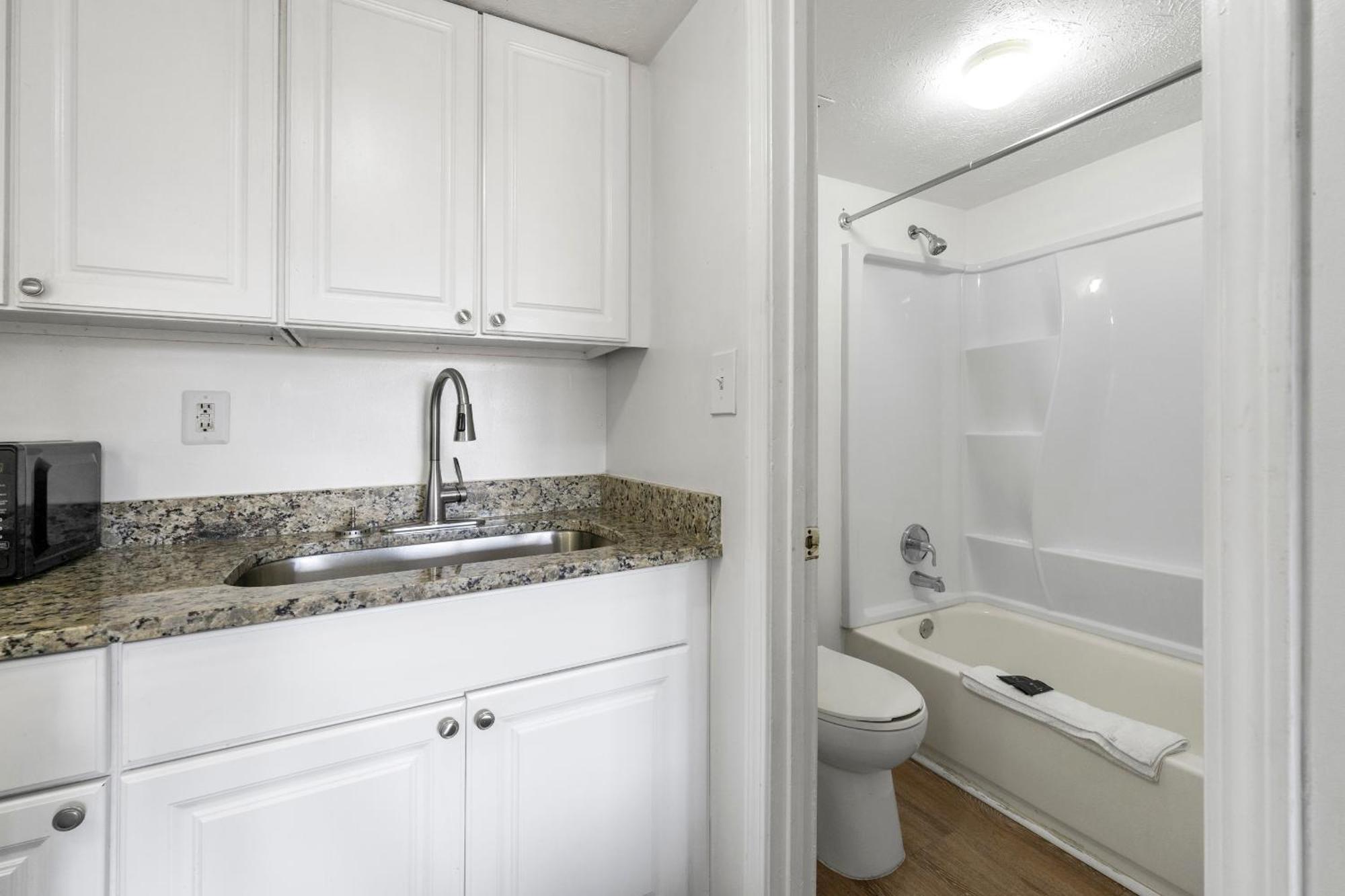 Budgetel Inn And Suites Lodge West Экстерьер фото