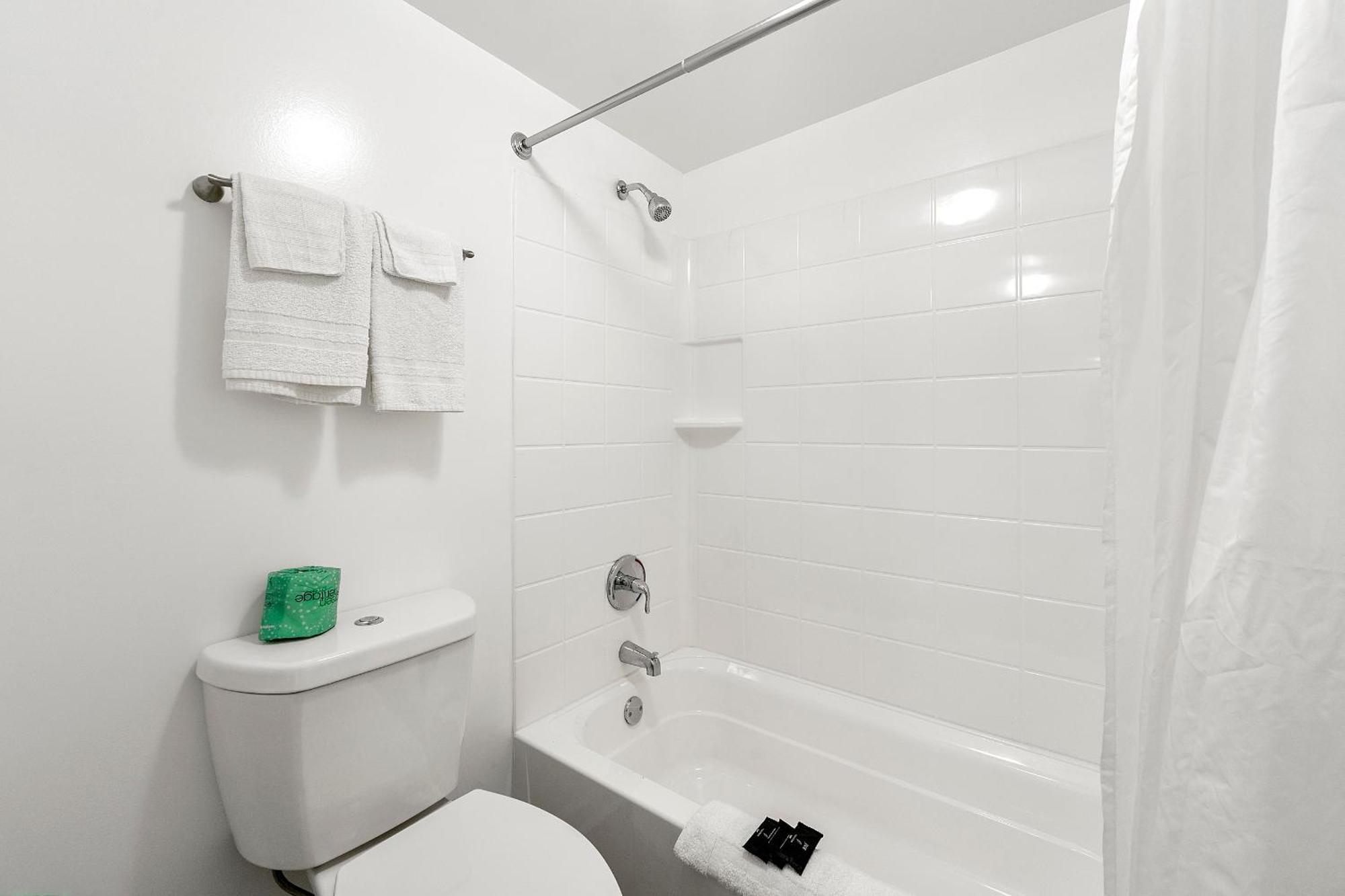 Budgetel Inn And Suites Lodge West Экстерьер фото