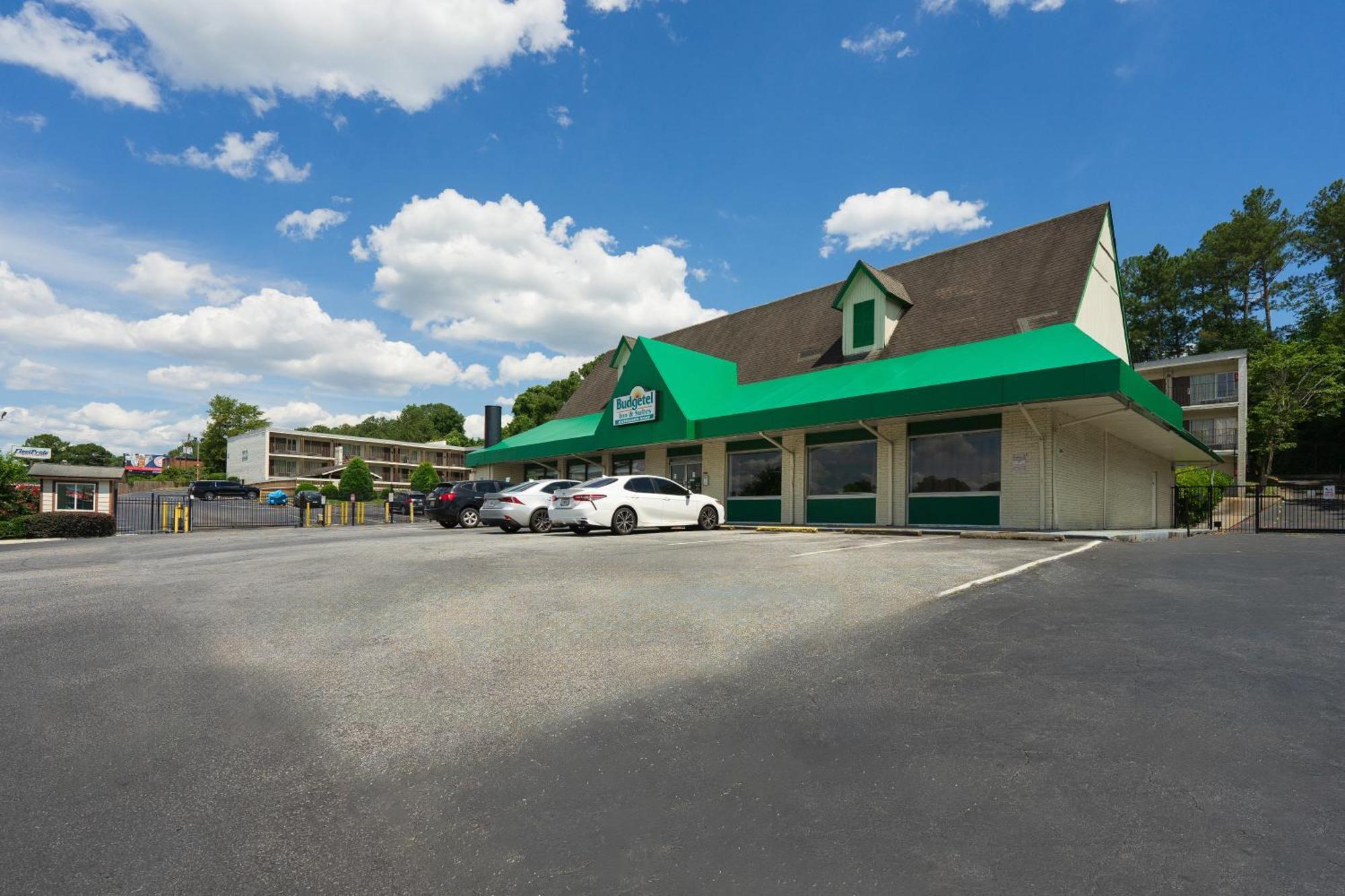 Budgetel Inn And Suites Lodge West Экстерьер фото
