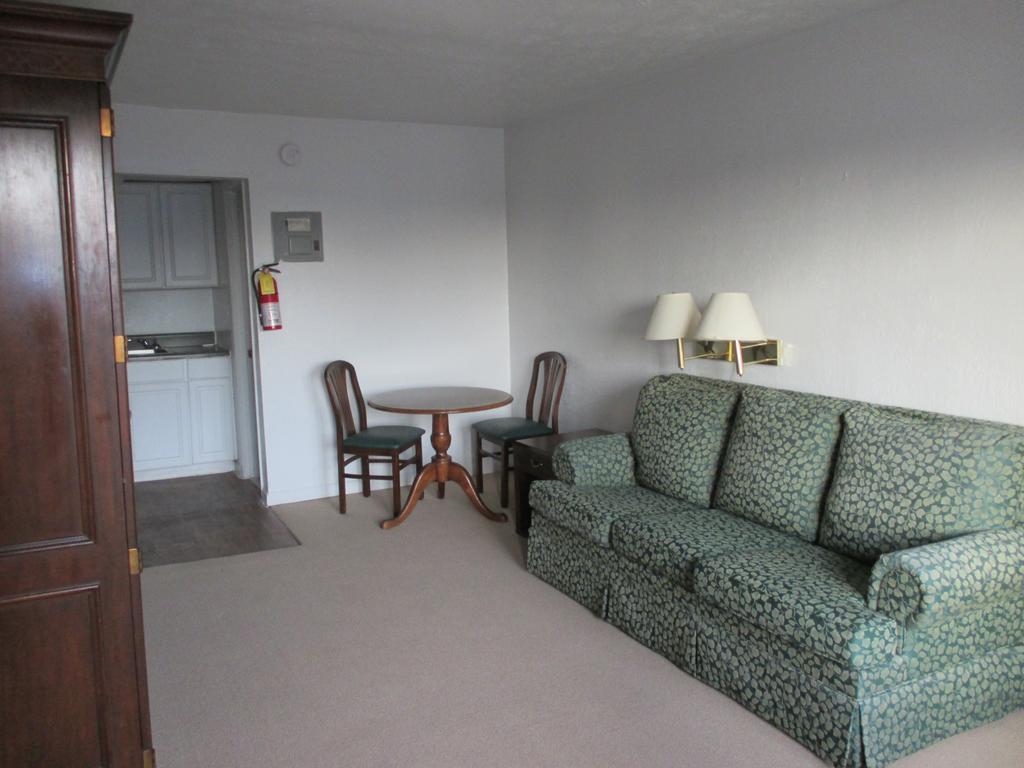 Budgetel Inn And Suites Lodge West Номер фото